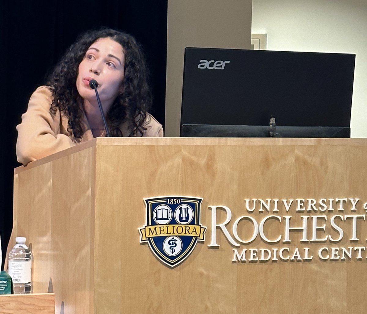 <a href="/PedsUrmc/">URMC Peds Residency</a> rockstar resident and <a href="/URochester_SMD/">URochester SMD</a> alum Dr. Irianna Torres teaching us about the Bridge Mentorship program 🌉🤩