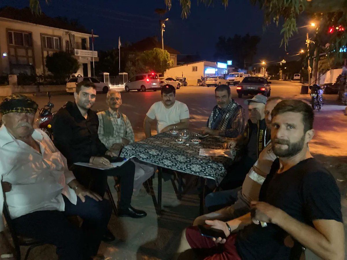 menemenilcetrm's tweet image. Gece eğitimleri kapsamında İlçe Müdürlüğümüz teknik personeli tarafından an itibari ile Kesik Mahallesinde  tarımsal desteklemeler ve hayvan hastalıkları konulu gece eğitimi verilmektedir. @fatihcicek33  @izmirtarim  @MstafaSahin44 #destekleme #hayvansalüretim