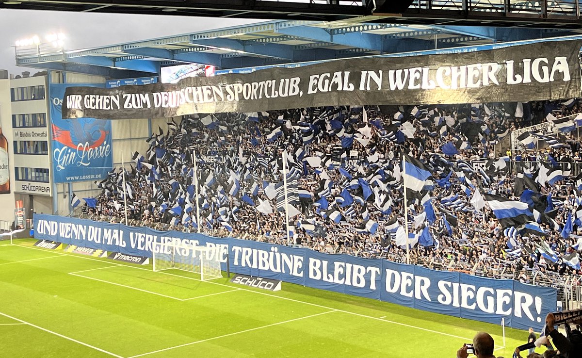 arminia's tweet image. „Wir gehen zum Deutschen Sportclub, egal in welcher Liga,
und wenn du mal verlierst, die Tribüne bleibt der Sieger!“
#immerdabei #DSCFCS