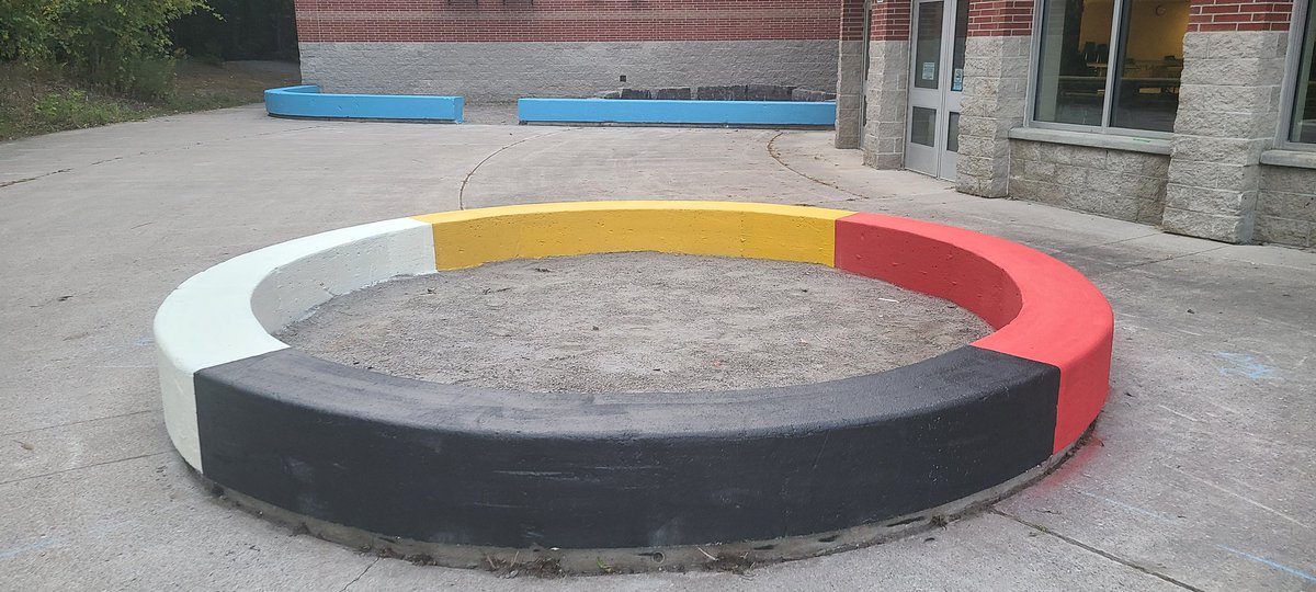 Thank you to our Indigenous Grad Coach Sundown for sharing your story with Bear Creek students today. Listening to truths so we all can make the commitment to reconciliation. <a href="/FNMI_SCDSB/">SCDSB_IndigenousEd</a> <a href="/SCDSB_Schools/">Simcoe County District School Board</a>