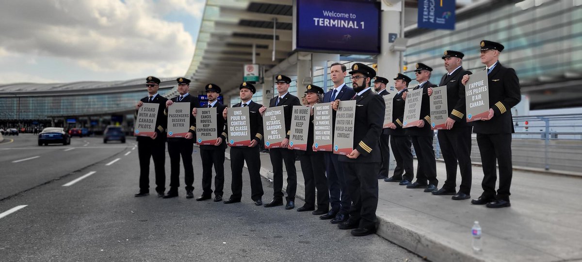 AirCanadaPilots's tweet photo. Air Canada pilots value our passengers above all else. Today’s picket is to showcase our unity and resolve, as well as our loyalty to our fellow Canadians, who deserve no less than a reliable aviation network with experienced pilots in the flight deck. https://t.co/K94Flq4xTF