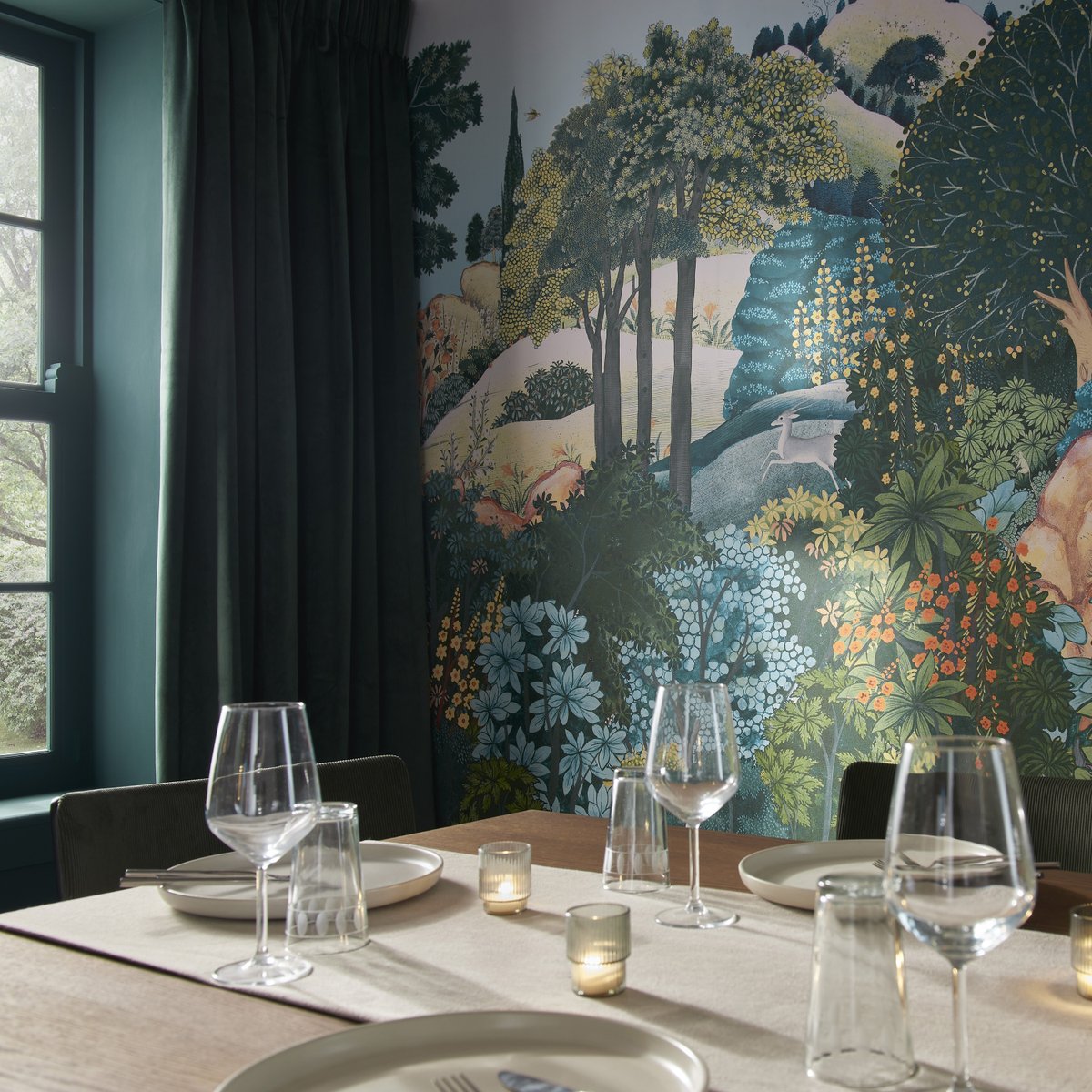GrahamandBrown's tweet image. Ready to entertain? The New Eden Bespoke Mural is the ultimate talking point in any room. Perfect for a dining room, this complex design is the ideal backdrop to evenings spent wining-and-dining with friends &amp;amp; family! 🥂🌱