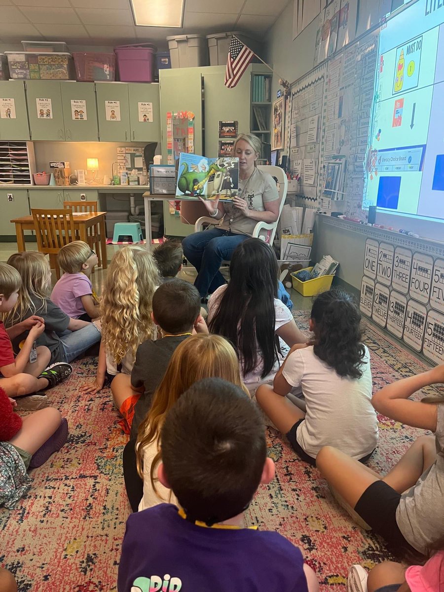 KyleES_library's tweet image. Today we celebrated National Literacy Month by participating in H-E-B&apos;s Big Texas Read in! All classes around the school, dropped everything they were doing and read! It was so much fun to see both teachers and students reading at the same time! #Read3ReadIn #HEB