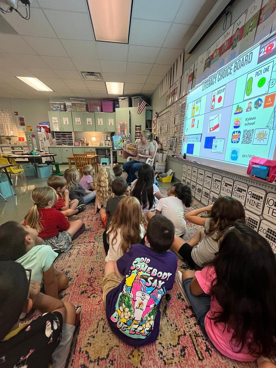 KyleES_library's tweet image. Today we celebrated National Literacy Month by participating in H-E-B&apos;s Big Texas Read in! All classes around the school, dropped everything they were doing and read! It was so much fun to see both teachers and students reading at the same time! #Read3ReadIn #HEB