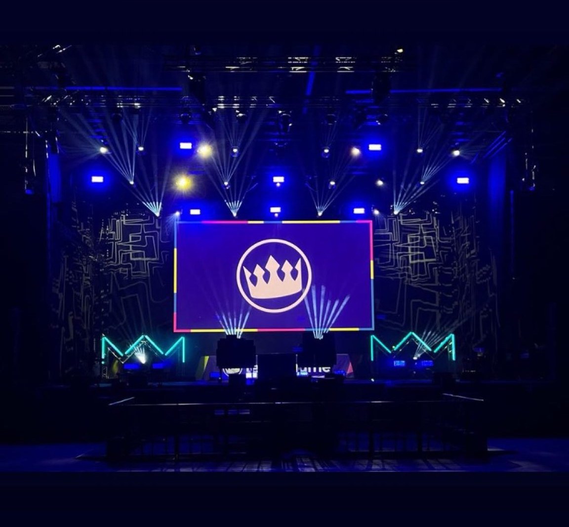 #LeRoyaume ça commence aujourd'hui! LET'S GOOOOOO 👑😍🔥

T'as pris ton billet? 👉🏻 le-royaume.ch/fr/tickets