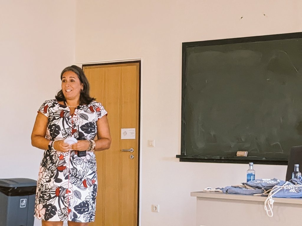 wppontevedra's tweet photo. Espectacular charla nos ha dado @Guiamariem sobre la toma de decisiones consciente en la #WPPontevedra 😍 con triángulo y un ejercicio maravilloso incluido 👏 #PontUpStore @pontUPstore https://t.co/c8wyBkACBi