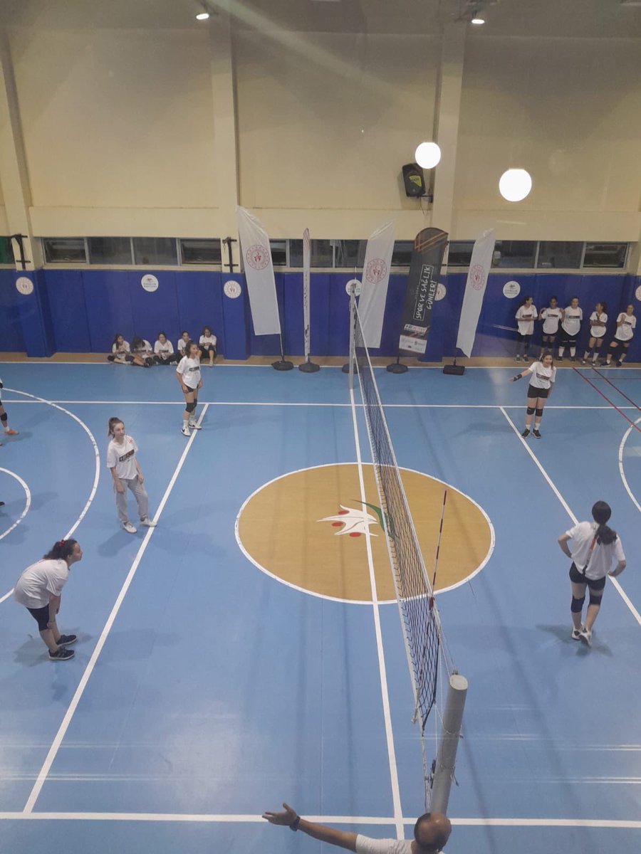 GSB_Kocaeli's tweet photo. #AvrupaSporHaftası kapsamında #Voleybol branşındaki sporcularımız Gölcük İlçemizde #Beacive etkinliği gerçekleştirdi.🏐

@gencliksporbak
@OA_BAK https://t.co/fmxgBR36RK