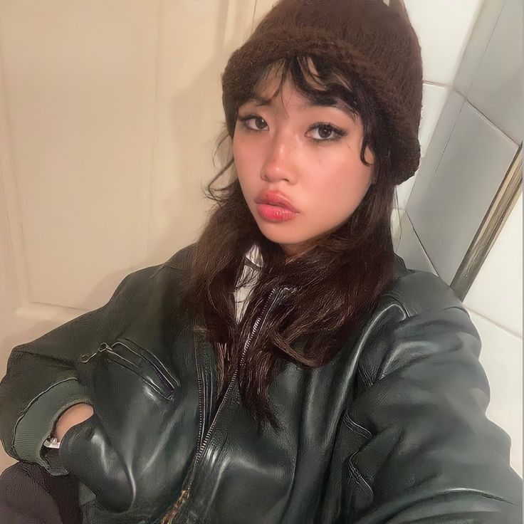 thinkerbea's tweet image. ❤️‍🩹