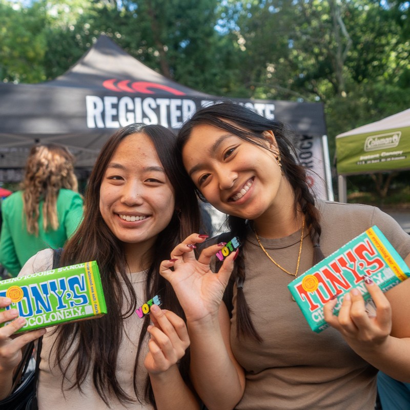 Democracy is sweeter together😋.. That’s why we never stop hitting the pavement with our friends at @headcountorg, reminding people to register to vote, because every year is an election year. 🗳️🍫 Are ya registered to vote? 😃