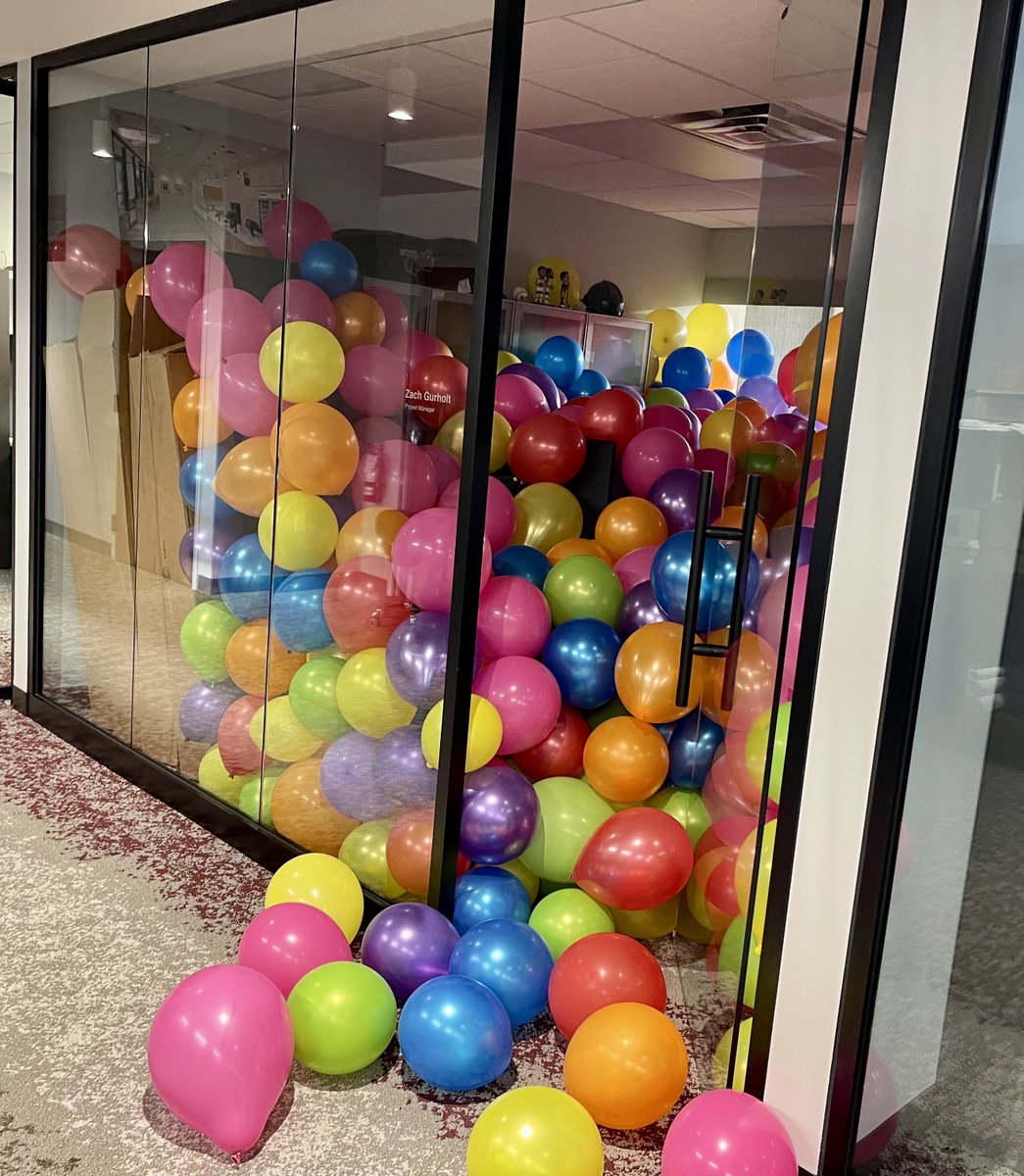 elder_jones_gc's tweet photo. Some Friday Fun… A big, colorful welcome back to project manager Zach Gurholt after he’d been out for a week. E-J knows how to have fun around the office! 
#elderjones #construction #generalcontractor #FridayFun https://t.co/MqSmfN4bgM