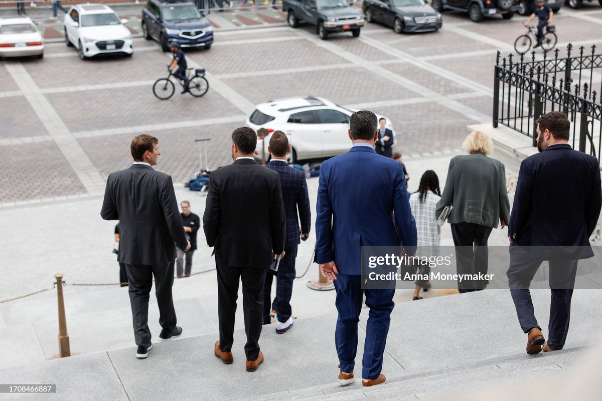 The House of Representatives failed to pass a temporary funding bill to avert a government shutdown, with 21 Republicans joining Democrats in defiance of U.S. Speaker of the House Kevin McCarthy 📷: @AnnaMoneymaker