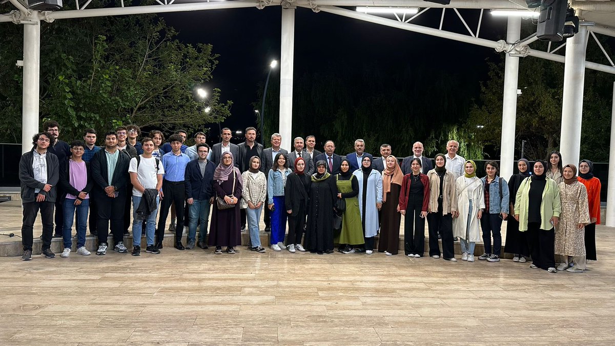 avfatihunal's tweet photo. Yüksek Seçim Kurulu Başkanımız Sn Ahmet Yener Beyefendinin ev sahipliğinde Hukuk Fakültelerini kazanan öğrenciler ile bir araya geldik.

Sayın Başkanımıza hoş sohbeti ve misafirperverliği için çok teşekkür ediyoruz. https://t.co/QGmzkni7CD