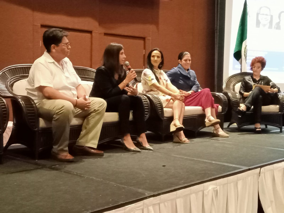 Arrancamos el panel de #salud #mental, en el Foro Nacional de Salud con Perspectiva de Género. 

La #salud #mental es un tema que debemos tomar en cuenta en las empresas para poder generar productividad. 

🧵🧵