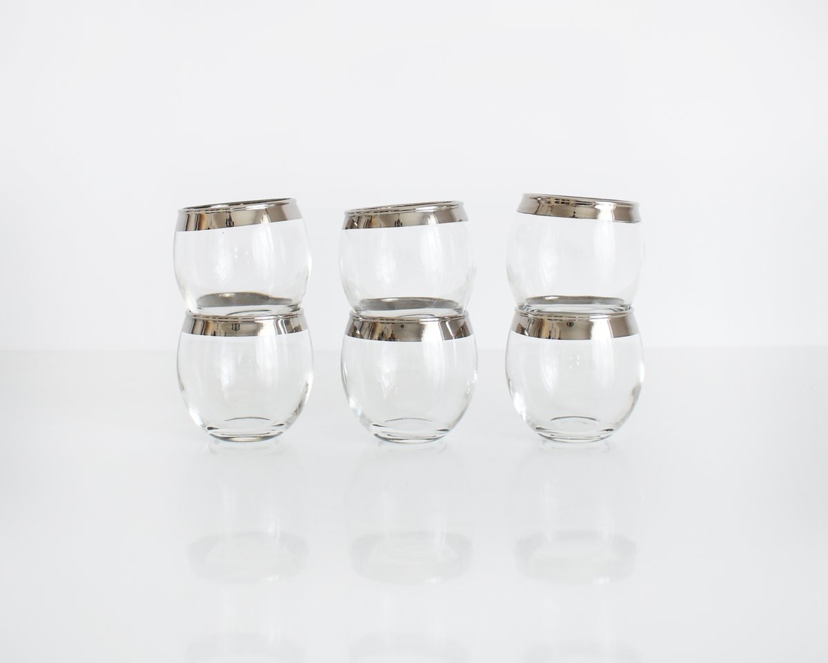 RustBeltThreads's tweet image. New: set of six mid century silver rim double shot glasses ✨ rustbeltthreads.com/products/mid-c…