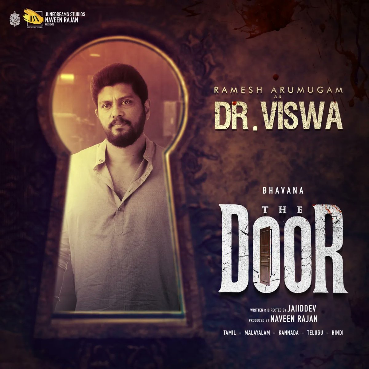 Introducing Actor Ramesh Arumugam as DR.Viswa in #TheDoor movie.

<a href="/NaveenRajanPRDR/">Producer_NaveenRajan</a> <a href="/talk2ganesh/">Ganesh Venkatram</a> @Priyaaavenkat <a href="/SindhooriC/">Sindhoori Vishwanath</a> @Roshni__roshu @jaiiddev @gouthamgdop <a href="/VenmathiKarthi/">Venmathi Karthi</a> <a href="/raveena116/">Raveena.S.R</a> <a href="/cutbycut24/">Athul Vijay</a> <a href="/prosathish/">Sathish</a>

#ProducerNaveenRajan #THEDOOR #TheDoorMovie #Bhavana86 #Jaiiddev