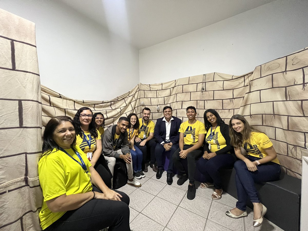 Para vc experimentar a paz q excede todo entendimento... Abra mão do seu direito de entender...

Semana abençoada com os Professores do Colégio Adventista de Niterói. 
#semanaincomum