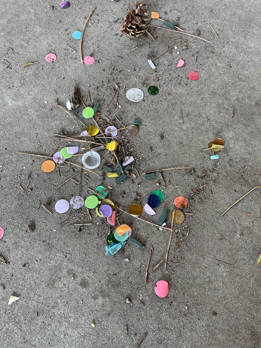 UofTTrashTeam's tweet photo. π§΅ 2/6: Next up, small #plastic pieces, including foam. A few locations (Rennie Park & Trinity Bellwoods) noted small bits of confetti, very tedious to clean! #UrbanLitterChallenge #EveryPieceCounts #SeaTheChange #ShorelineCleanup https://t.co/bHBOcWTwHc
