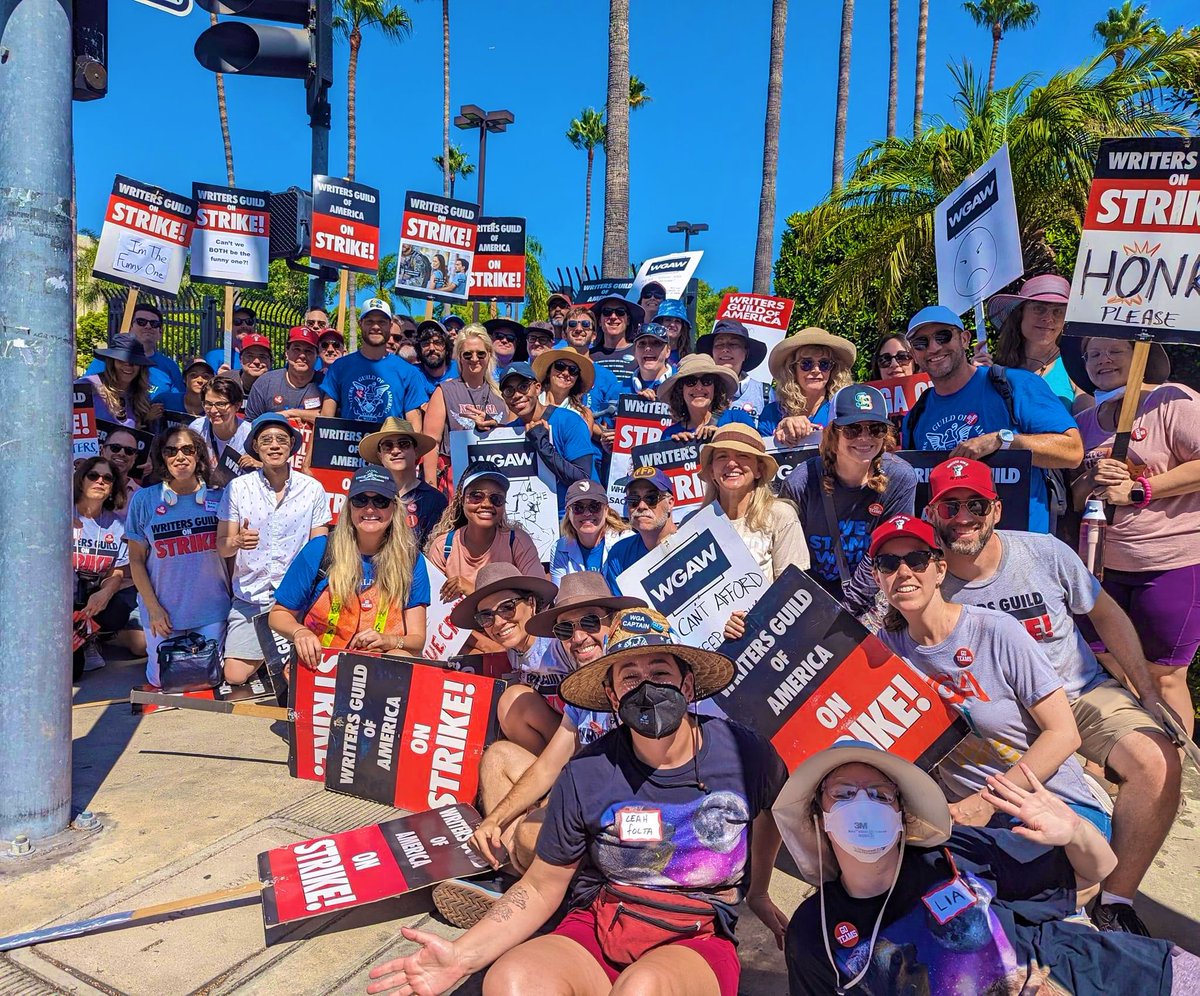 A quick🧵to remind showrunners about the benefits of hiring writing teams for your next room! <a href="/MelissaMarlette/">Melissa Marlette</a> and I met a TON of really incredible writing teams in both TV and features while on the picket lines. A handful of them are in this photo from a writing team picket.