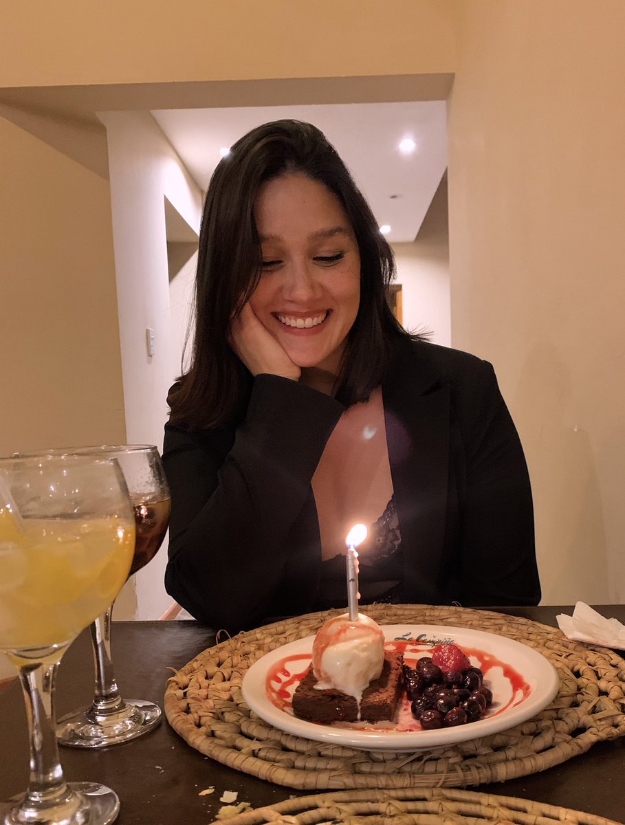 Al final así se sentía que te amen y te cuiden tanto. No puedo pedir más nada para empezar este nuevo año que todo lo que tengo en mi vida hoy. 
Que feliz lo arranco ❤️‍🩹
