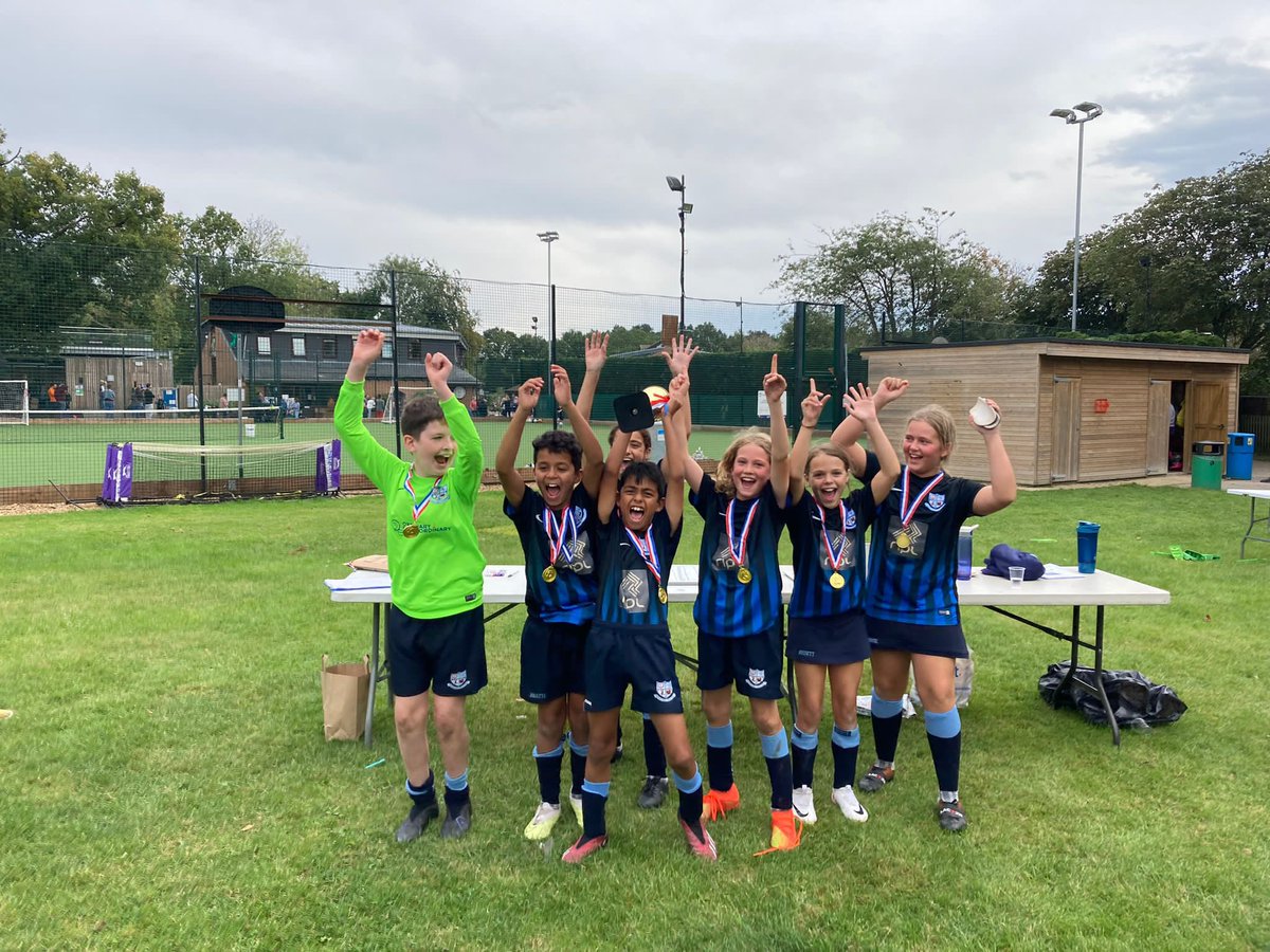 On Wednesday our U11 mixed football team attended the U11 mixed tournament @DolphinSch. A great day had by all and a trophy to bring home! #TeamHG