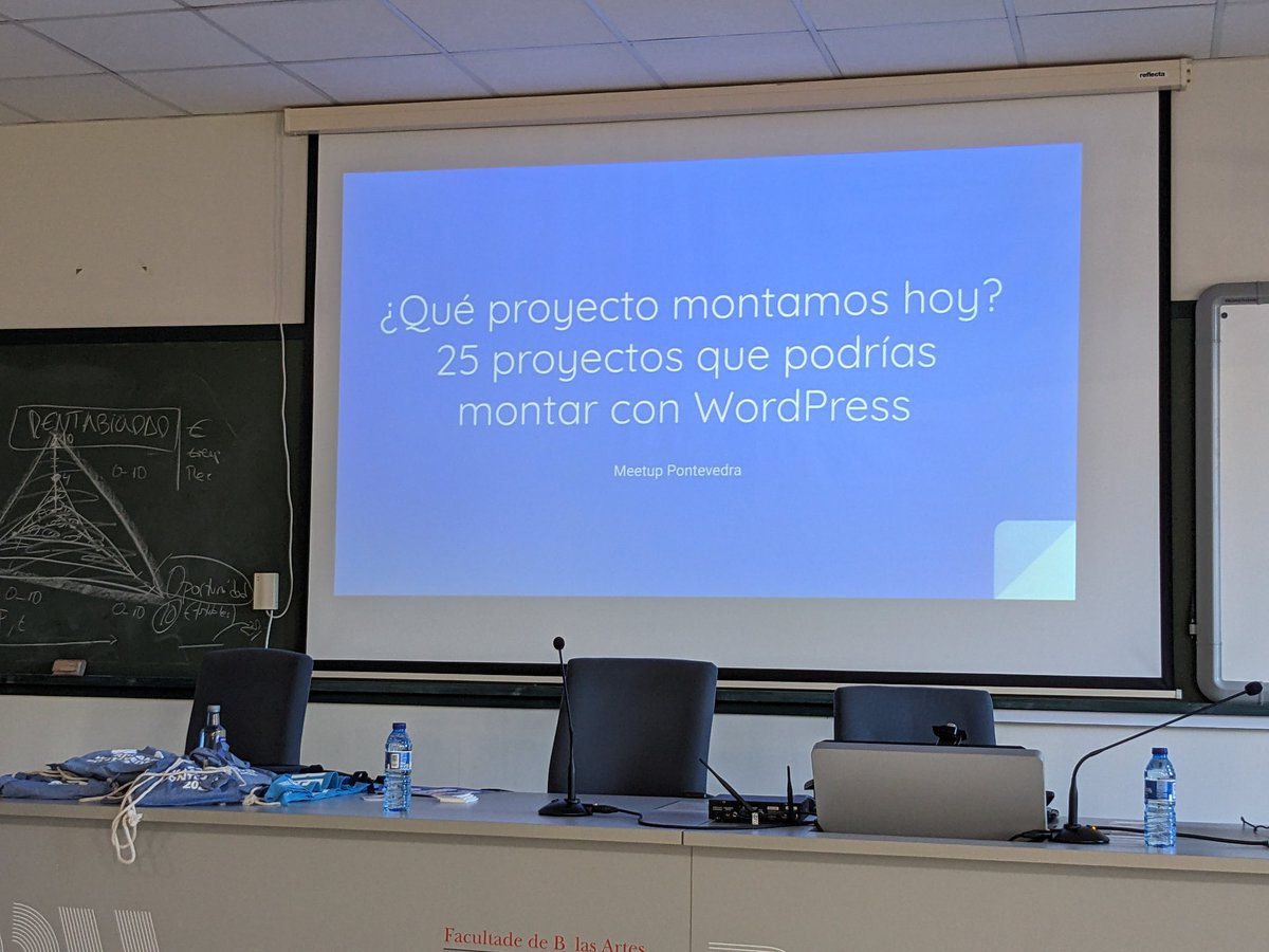 wppontevedra's tweet photo. Y empieza nuestro buen amigo @angelcabaleiro con su fantástica charla de 25 proyectos de emprendimiento que puedes montar con #WordPress en el marco de la #PontUpStore @pontUPstore 🤗 https://t.co/vz3kMOXFIX