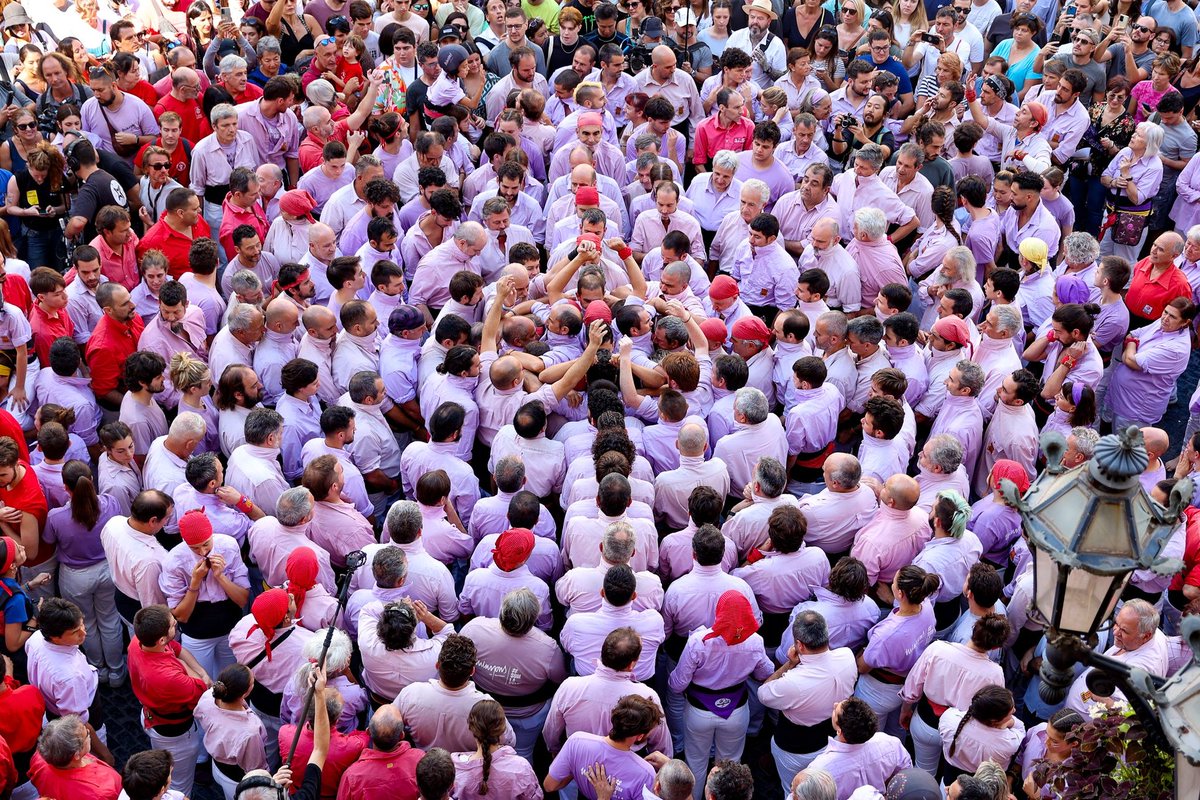 RamonCodinas's tweet photo. (4/7) #LaMercè és una Diada molt estimada pels @Minyons.
Ja hi vam ser el 81, el 83, i des del 87 cada any fins ara (excepte els 2 pandèmics) amb un total de 37 actuacions en què hi hem fet 96 #castells del 2d8f en amunt (86d+10c) dels quals 24 de #GammaExtra (16d+8c)
#castellers https://t.co/6LvGApk14N
