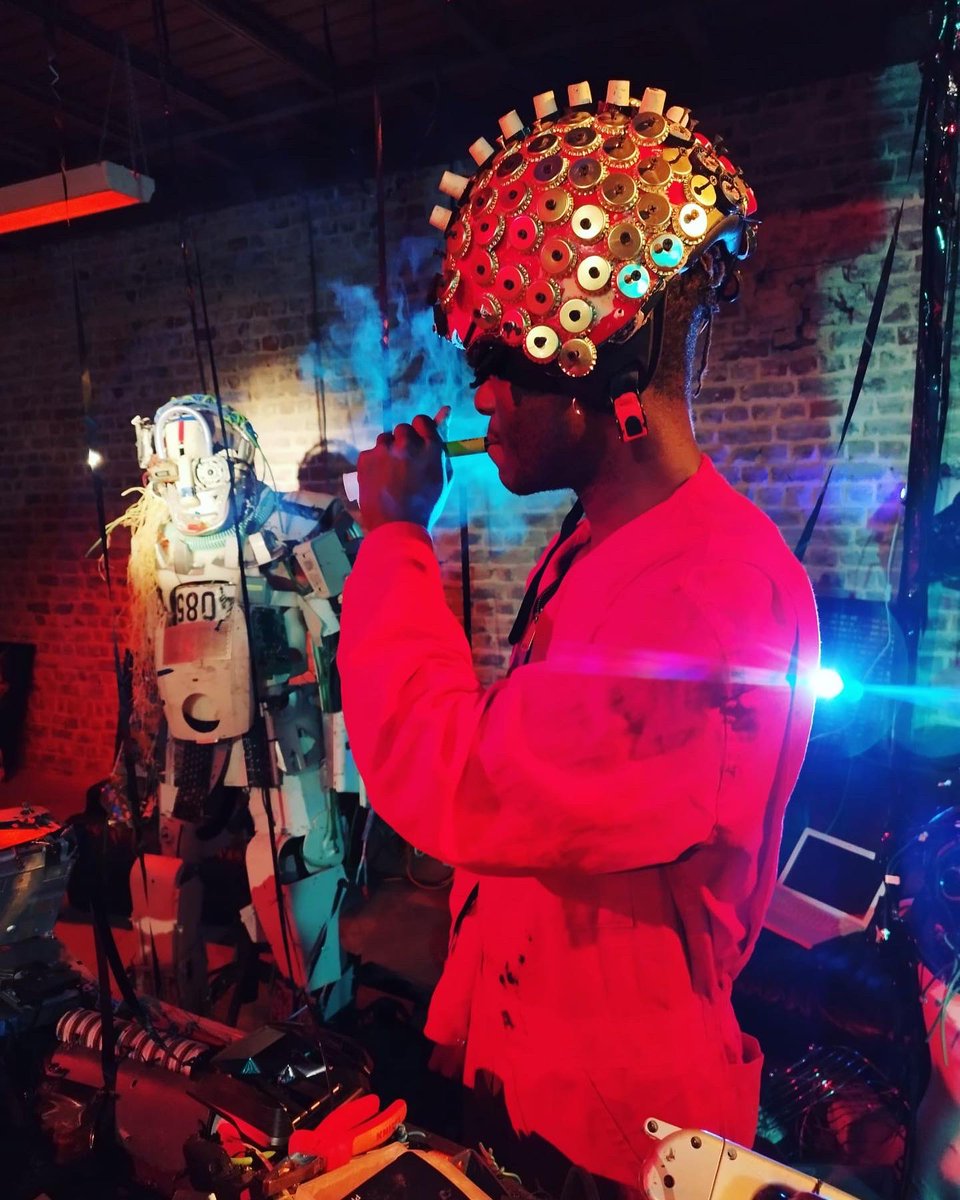 Nico_N_TRS's tweet photo. 💥Mathilda music video is out 
https://t.co/uQ5kV3ZW6X

 Musiq + video officielle de Mathilda (long version) de Nico And The Red Shoes disponible partout 

Quand la musique rencontre la performance-eco-futuriste pour donner vie à Mathilda mi-robot mi-humain. 
#music #performance https://t.co/Otp1Ce5DgO