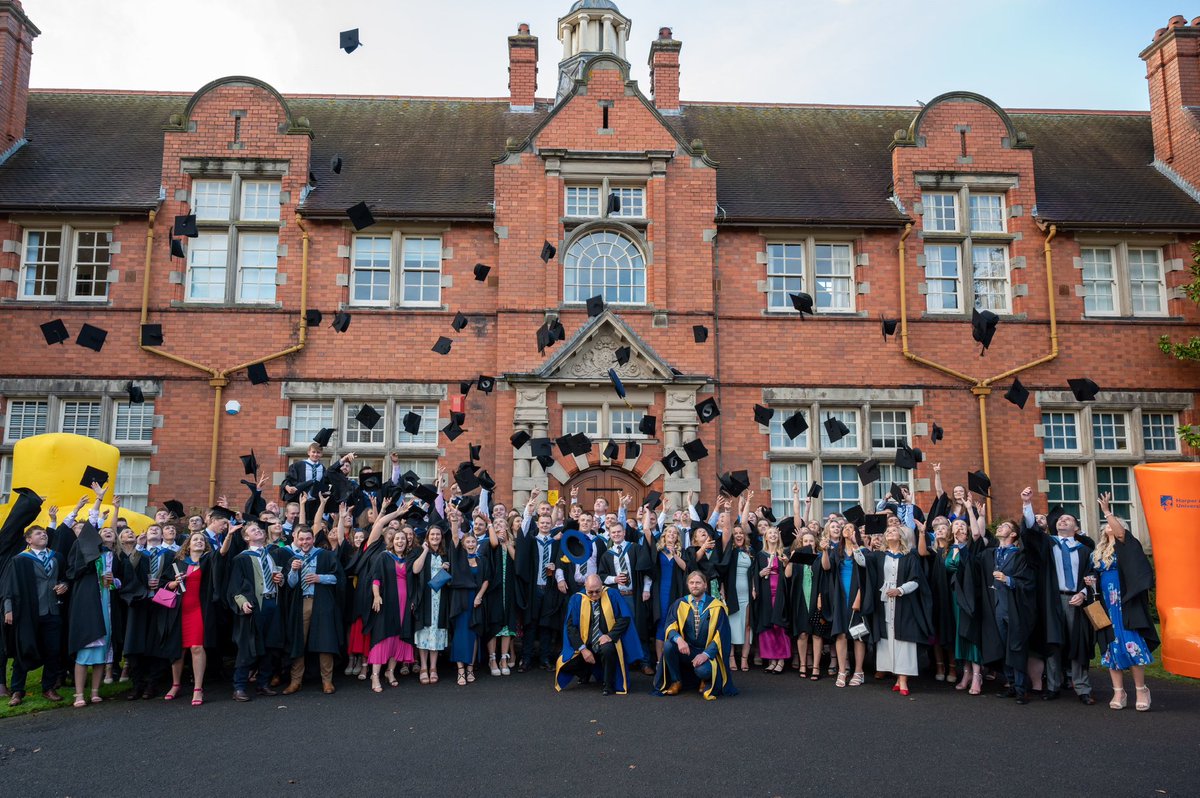 LilyButters01's tweet photo. Last Friday marked the end of my time at harper and Rounding off 4 years of hard work 🎓🌾 Also very honoured to have received the @Cefetra grain award for my Dissertation, shame I couldn’t keep the trophy 😃. 
#Haugrad #harperadamsuni #firstclasshonours https://t.co/Ff3Gid28m1