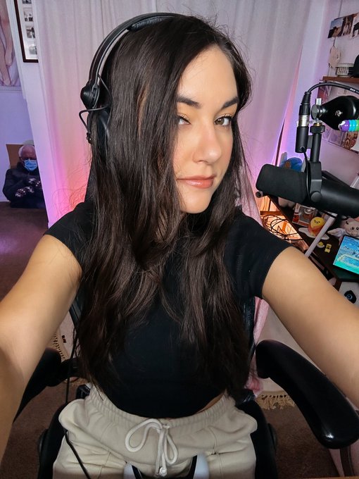 Live with another morning stream link below 👇 https://t.co/GoUYsYtNWA