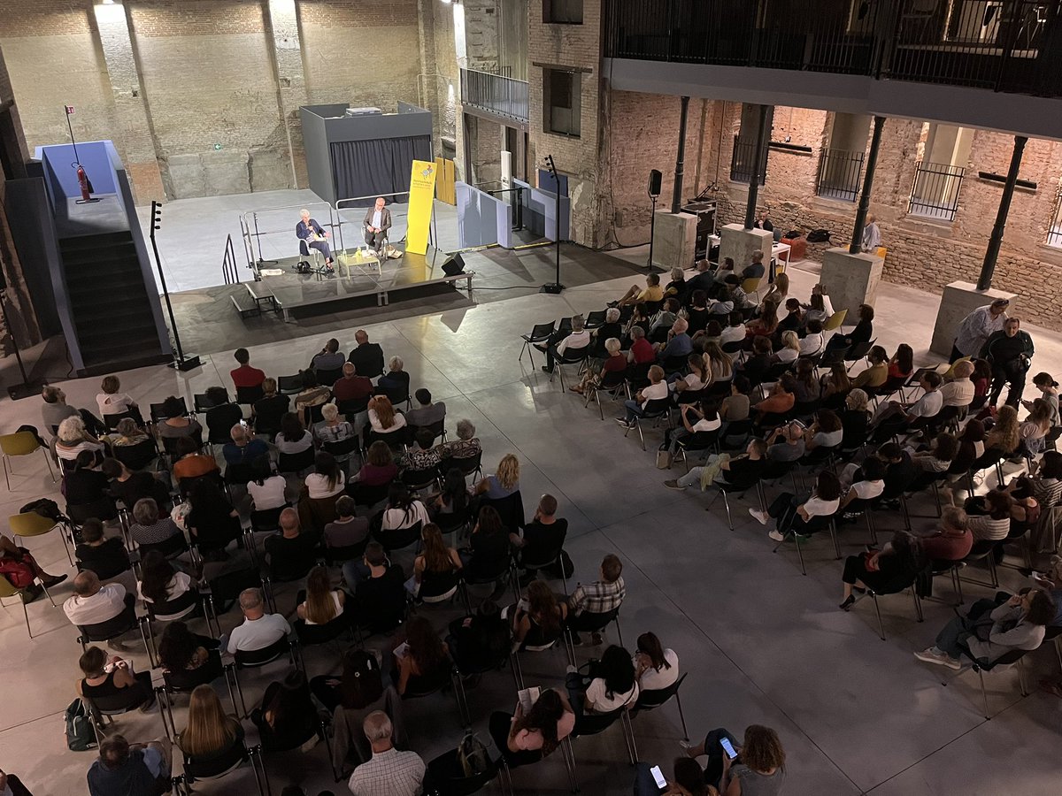 filvend's tweet photo. In fondo a sinistra. Luciana Castellina al festival di Internazionale a Ferrara. https://t.co/HrTMoStWQi