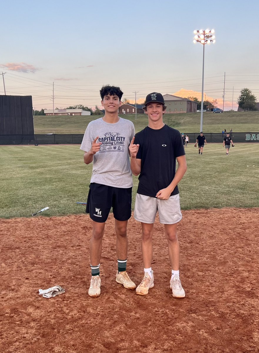 Hillsbaseball_'s tweet photo. Congratulations to @HarlanComer1 and Luis Fuentes. For winning the 3rd annual fall home run derby. Harlan is the underclassmen winner! Luis is the upperclassman winner. Owen Woodson with the most total home runs hit. https://t.co/Uq1nt0IaLU
