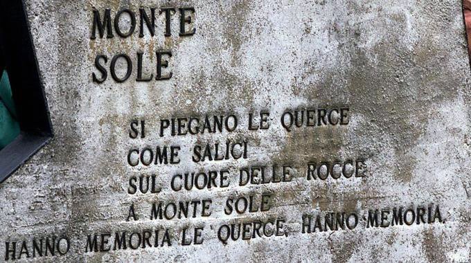 OSNMITALY's tweet photo. La Strage di Marzabotto
L'eccidio di Monte Sole (più noto come strage di Marzabotto, dal maggiore dei comuni colpiti) fu un insieme di stragi compiute dalle truppe nazi-fasciste in Italia tra il 29 settembre e il 5 ottobre 1944, nel territorio dei comuni di Marzabotto, Grizzana Morandi e Monzuno che comprendono le pendici di Monte Sole in provincia di Bologna.
La strage di Marzabotto è un crimine contro l'umanità e uno dei più gravi crimini di guerra contro la popolazione civile perpetrati dalle forze armate tedesche e fascisti italiani in Europa occidentale durante la seconda guerra mondiale. Nel 1994 il Comitato Regionale per le Onoranze ai Caduti di Marzabotto, fondando soprattutto sui dati delle anagrafi dei Comuni di Marzabotto, Grizzana Morandi e Monzuno, ha dimostrato come il dato relativo ai caduti riferito in questo e in altri testi vada diversamente considerato e messo in relazione a un più ampio territorio. Infatti gli eccidi compiuti da nazisti e fascisti colpirono i tre comuni durante l’estate-autunno 1944 e causarono complessivamente la morte di 955 persone: in particolare la strage nazista del 29 settembre - 5 ottobre 1944 fu causa di 770 morti. Marzabotto, Monzuno e Grizzana Morandi ebbero poi anche 721 morti per cause varie di guerra; da qui il dato complessivo accertato dal Comitato Onoranze: 1676 decessi per mano di nazisti e fascisti e per cause di guerra.#marzabotto #fascisti