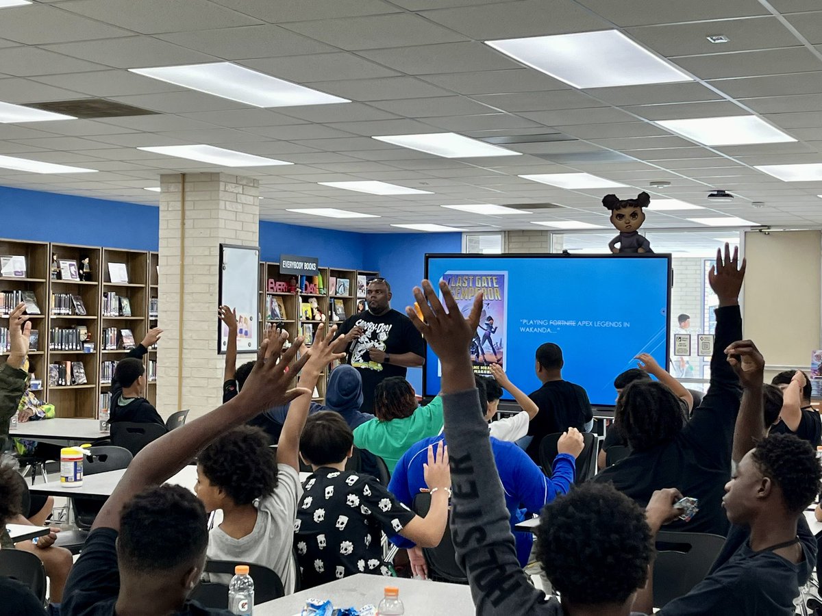 Another great author visit @Hoffman_Library. This time it’s Kwame Mbalia @KSekouM brought to us by @kindred_stories ! @HoffmanMS_AISD @AldineISD