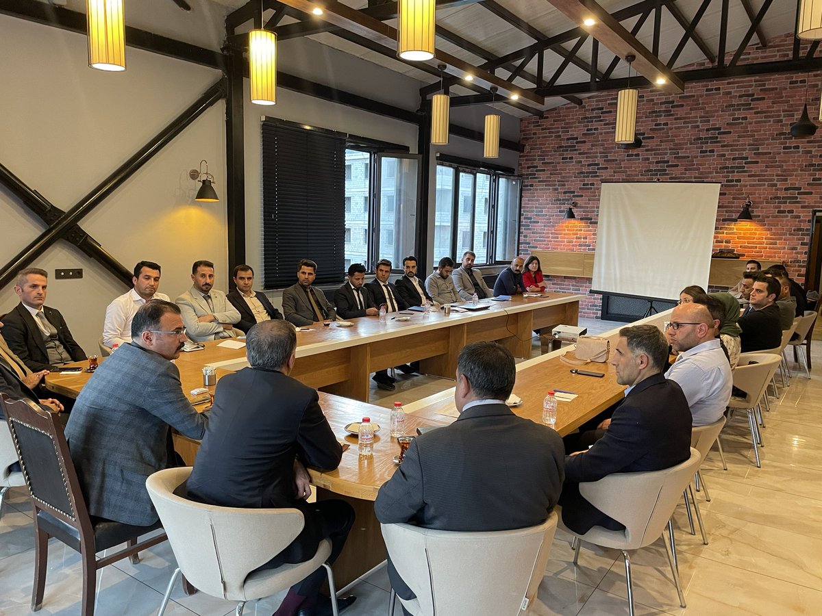 TCSemdinli's tweet photo. Sayın Kaymakamımız Ali Ekber ATEŞ, İlçe Milli Eğitim Müdürü Cihat İnan ve Okul Müdürleri ile bir araya gelerek toplantı gerçekleştirdi.
@TC_icisleri @alicelik_64 @HakkariValiligi 
+ https://t.co/DdhY7pduKe