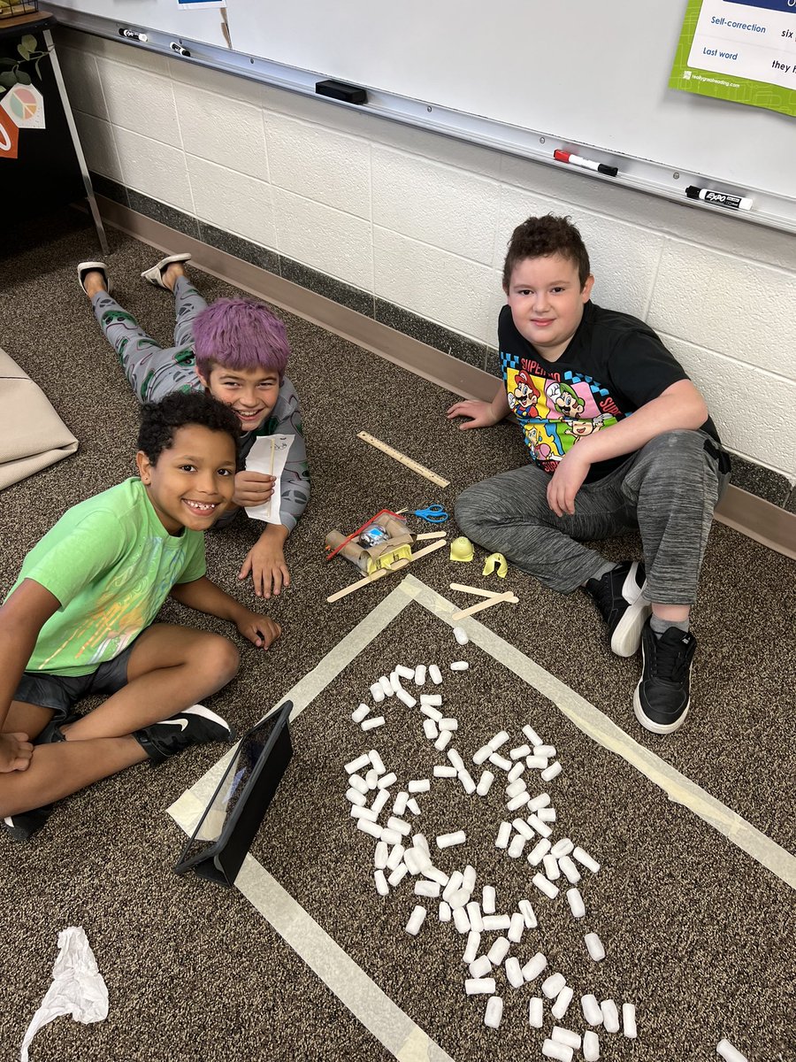 mallory_rengo's tweet photo. Creativity, engagement, &amp; hands-on learning at it’s finest! Sphero snow plows were created. Then, using force and motion, Ss had to clear their street in 1 min or declare a snow day! ❄️☃️🌨️ #Tigers4STEM #bctigers @Sphero @BellevueSchools @BirchcrestTiger https://t.co/an0GVWGtxv