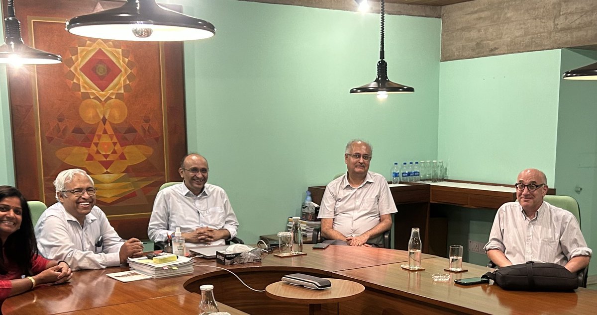 gilienv's tweet photo. An evening 2remember! 

Meeting world leading infectious disease expert #EricRubin, known4 groundbreaking #tuberculosis research &amp; personal dedication2 neglected populations

I most Enjoyed his recounts of (failed) job interviews as a young man! 

Thx @rajesh_gokhale @deb030903! https://t.co/uQaPE8x5bo