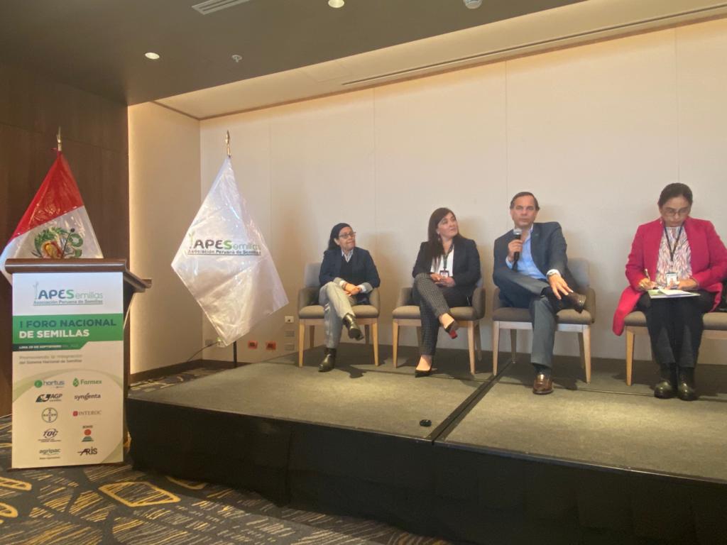 Our executive director, <a href="/DiegoRissoUy/">Diego Risso</a>, spoke at the <a href="/APESemillas/">APESemillas</a> forum on the role of associations and their contribution to promoting seed trade.

#SAA #Seeds #SeedTrade #Americas