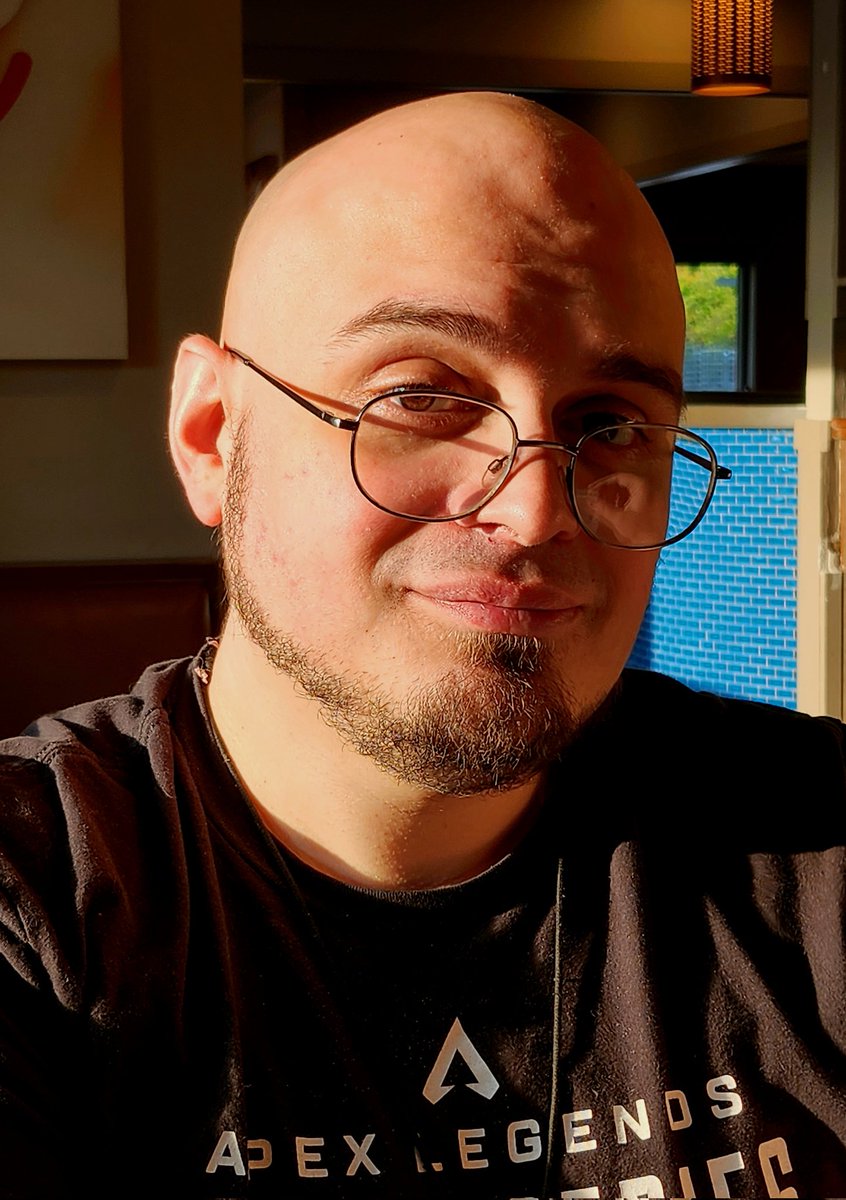 Look at this handsome man. <a href="/alook_gg/">Al👀k</a>