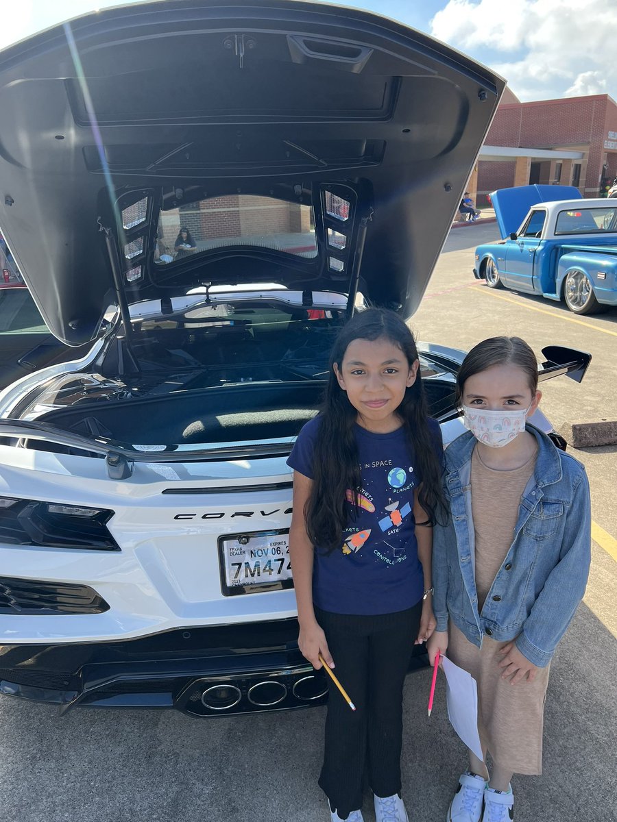MsGloversClass's tweet image. 🚗🔢 @sheldontigers had a blast at our 1st Annual Car Show! 🎉 They&apos;re not just admiring the cars, they&apos;re diving into a math lesson,📊📚 Education can be fun and hands-on! 🚀 #CarShowFun #EngagedLearning&quot; @jadavison1