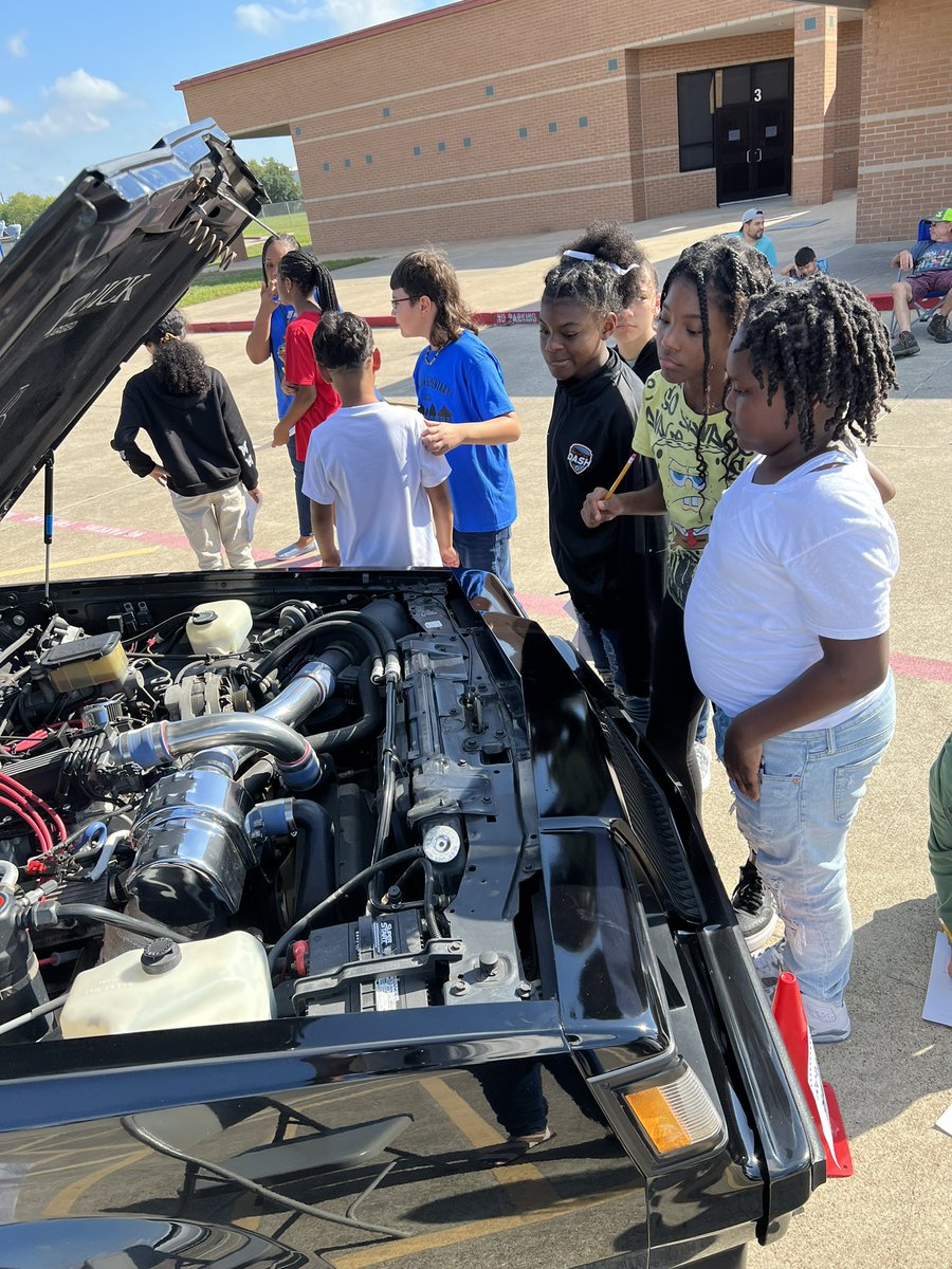 MsGloversClass's tweet image. 🚗🔢 @sheldontigers had a blast at our 1st Annual Car Show! 🎉 They&apos;re not just admiring the cars, they&apos;re diving into a math lesson,📊📚 Education can be fun and hands-on! 🚀 #CarShowFun #EngagedLearning&quot; @jadavison1