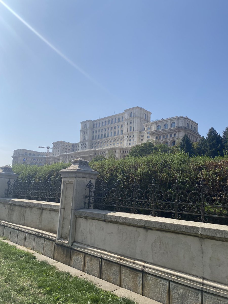 CalinAlexPadure's tweet photo. “The young people are the future of the country”.  I had the great opportunity to attend the Euro-Atlantic Resilience Forum at the 🇷🇴 Senate where matters of cybersecurity, European integration, the role of the youth and many more were discussed.
#EARF2023 https://t.co/UyPB45KnII