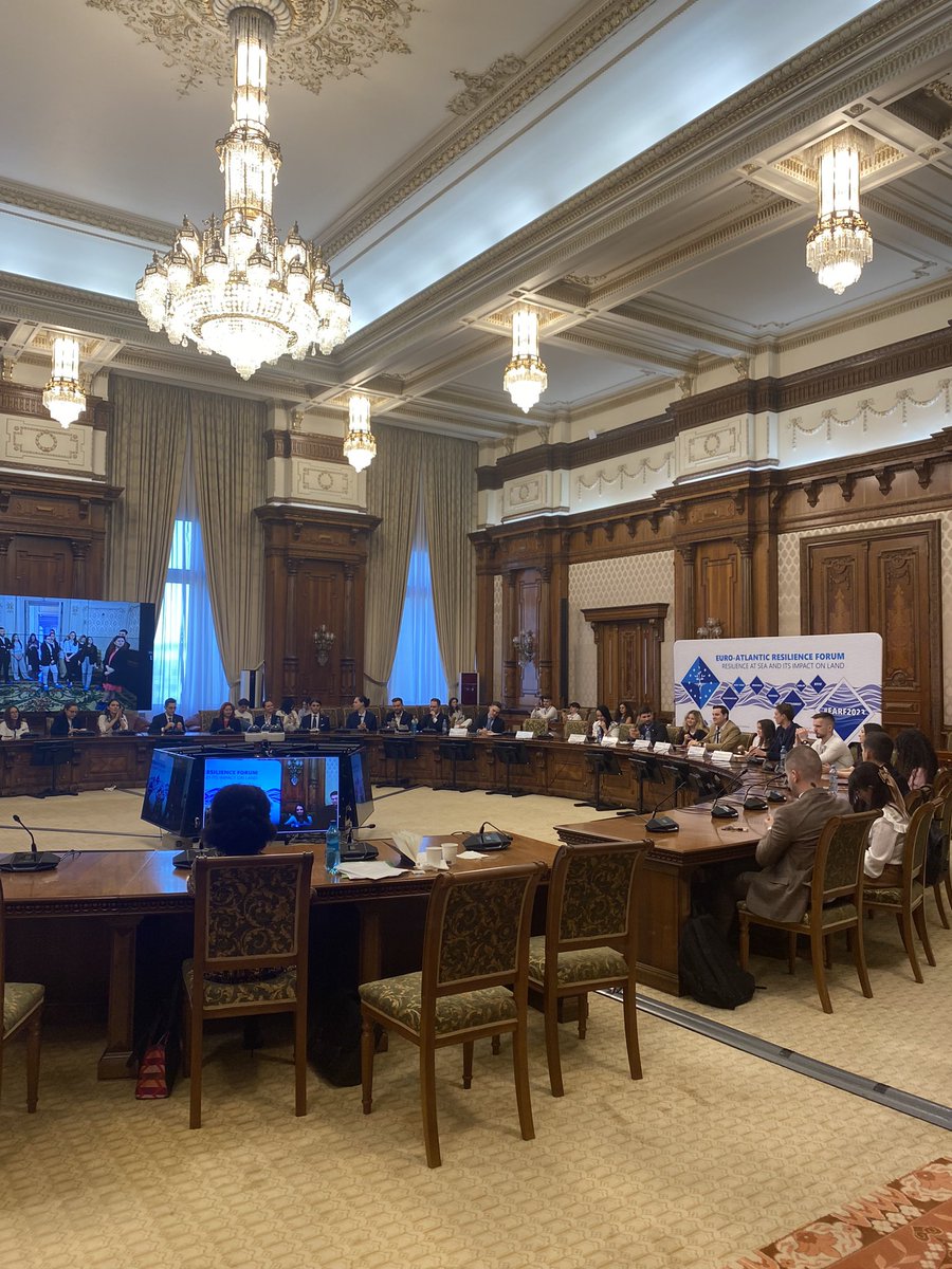 CalinAlexPadure's tweet photo. “The young people are the future of the country”.  I had the great opportunity to attend the Euro-Atlantic Resilience Forum at the 🇷🇴 Senate where matters of cybersecurity, European integration, the role of the youth and many more were discussed.
#EARF2023 https://t.co/UyPB45KnII
