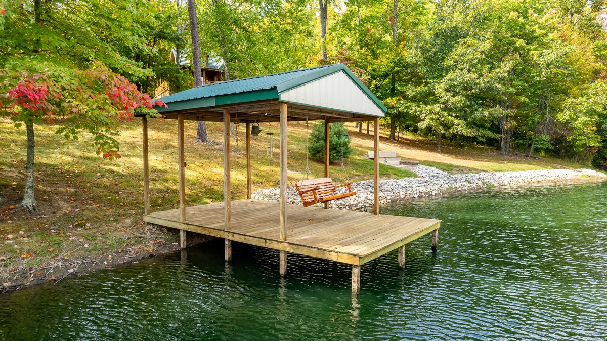PaigeCooper__'s tweet photo. Escape to log cabin serenity in Henryville, IN! 🌲🏡 10 acres of wooded wonder, a hunter's paradise, and a stocked pond. Your dream retreat awaits!
https://t.co/ibmFK4Fnh5

#LogCabinLife #IndianaRealEstate https://t.co/f2BdOB9p93