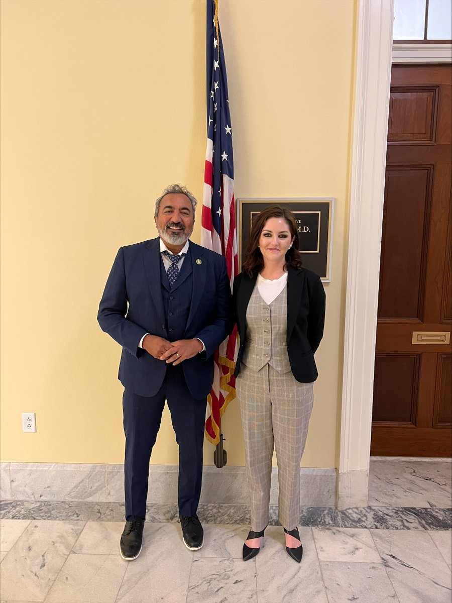 csrc_tweets's tweet image. Your CSRC Board is hard at work on Capitol Hill for the annual AARC Fly-in. We met with 32 offices from California Congressional and Senate Leadership to advocate for H.R. 1406 and Oxygen Reform.

Very successful and busy day! #aarclobby #pulmrehab #advocateforRTs