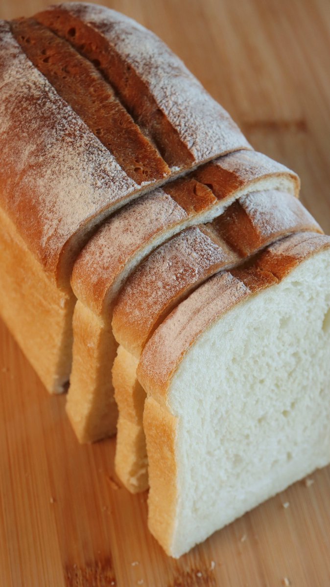 LittleHandsBake's tweet image. How to make this crusty loaf bread?
 Recipe: No-egg, No-milk Sandwich Loaf Bread | Easy &amp;amp; Delicious Homemade Recipe
youtu.be/y4jByxzRXvM

#loafbread #breadrecipe #homemadebread #bread #RecipeOfTheDay #homebaking