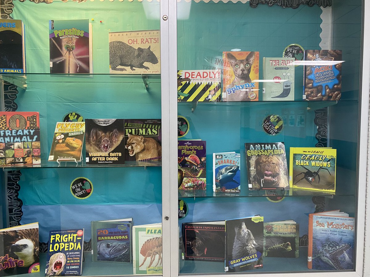 MissGina93's tweet photo. 80 billion books also out on shelves on display but here are the official Spooky Season displays! https://t.co/gtZ86oj0Mc