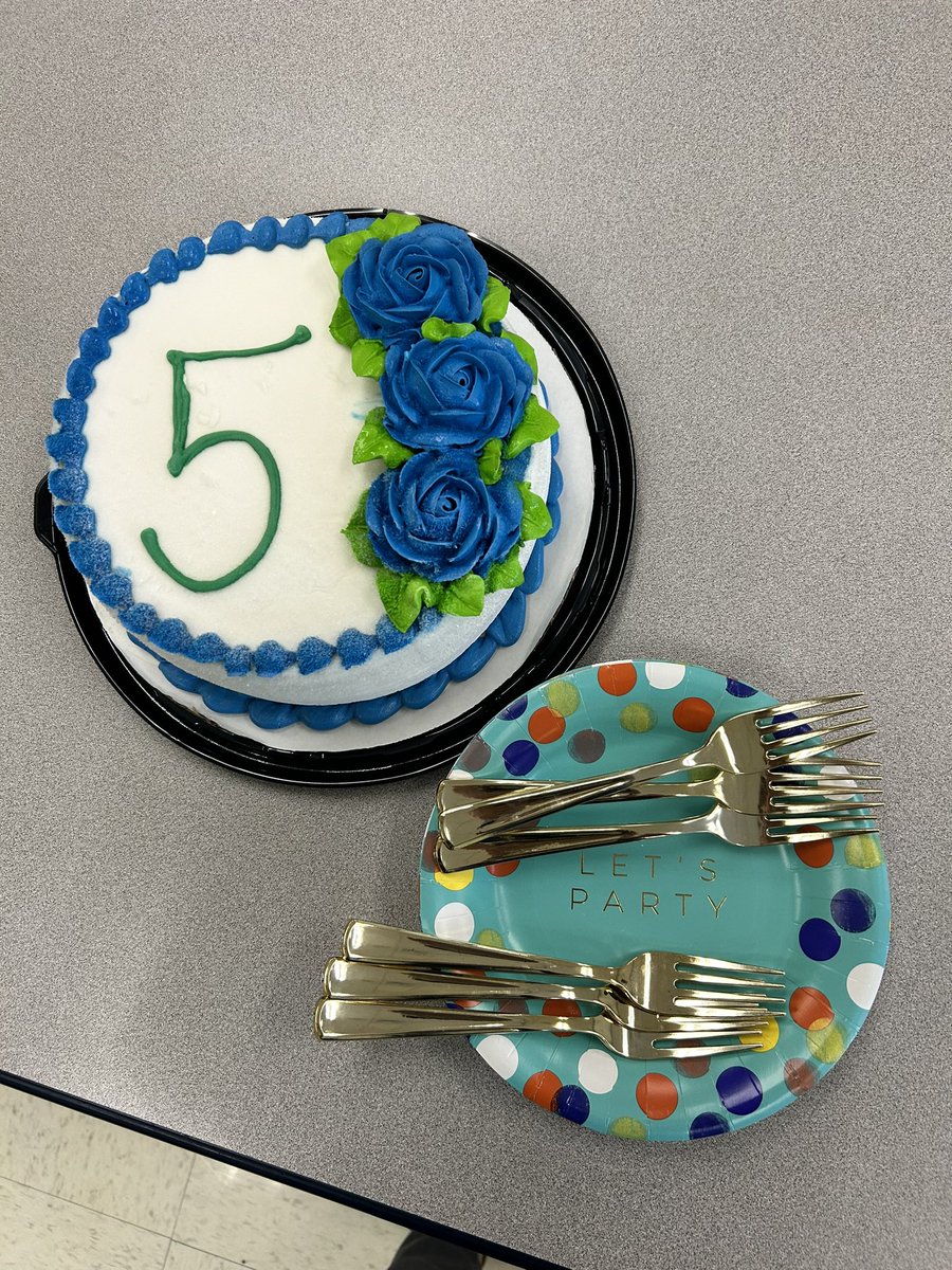 3rdgradepups's tweet photo. Third Grade Dream Team. We are celebrating all the students’ success and our hard work!  🥳🥳🥳🎂#werock https://t.co/yRjpGT8jLO