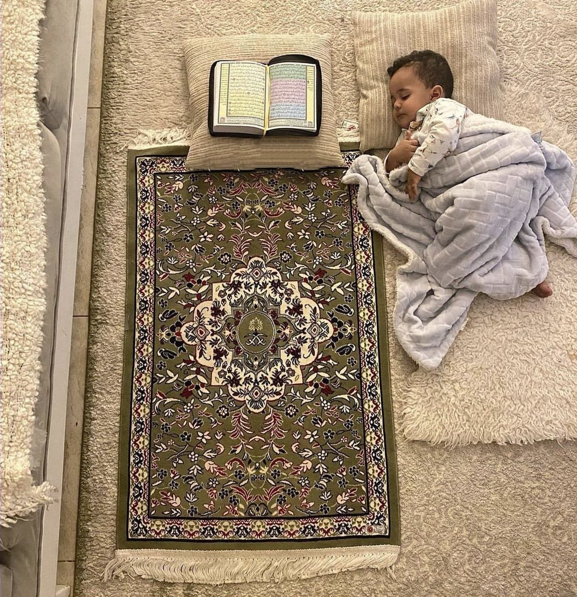 artt_28's tweet photo. "رَبِّ لَاتَذَرْنِي فَرْدًا وَأَنتَ خَيْرُ ٱلْوَٰرِثِينَ ".♥️ https://t.co/7FMSq4RxmI