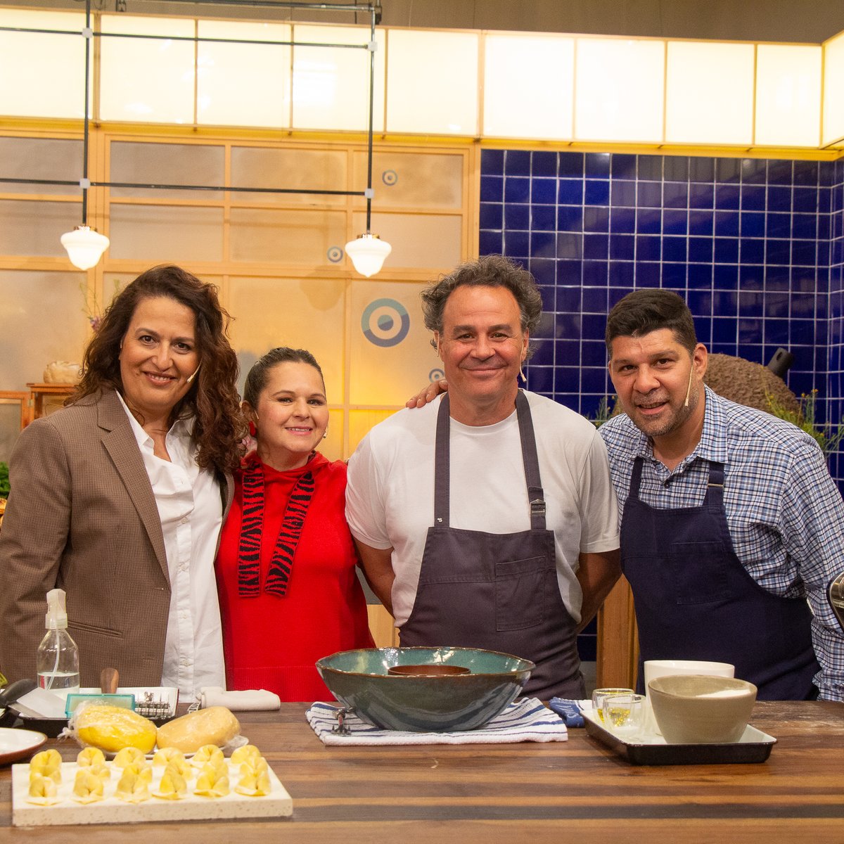 El equipo que nos acompaña hoy 😍

¿Desde dónde nos miran?  🙌

<a href="/Lospetersen/">Robert Petersen</a>