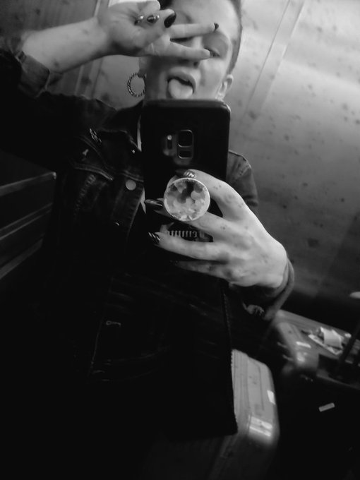 It's wild the amount of debauchery you can have in NYC when you never leave the hotel room 😜 https://t